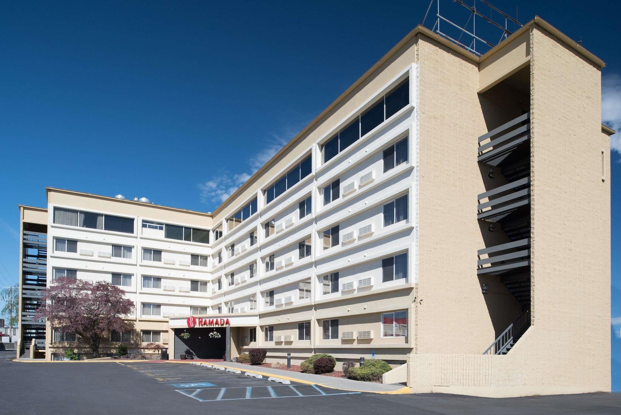 Ramada By Wyndham Downtown Spokane Exterior photo